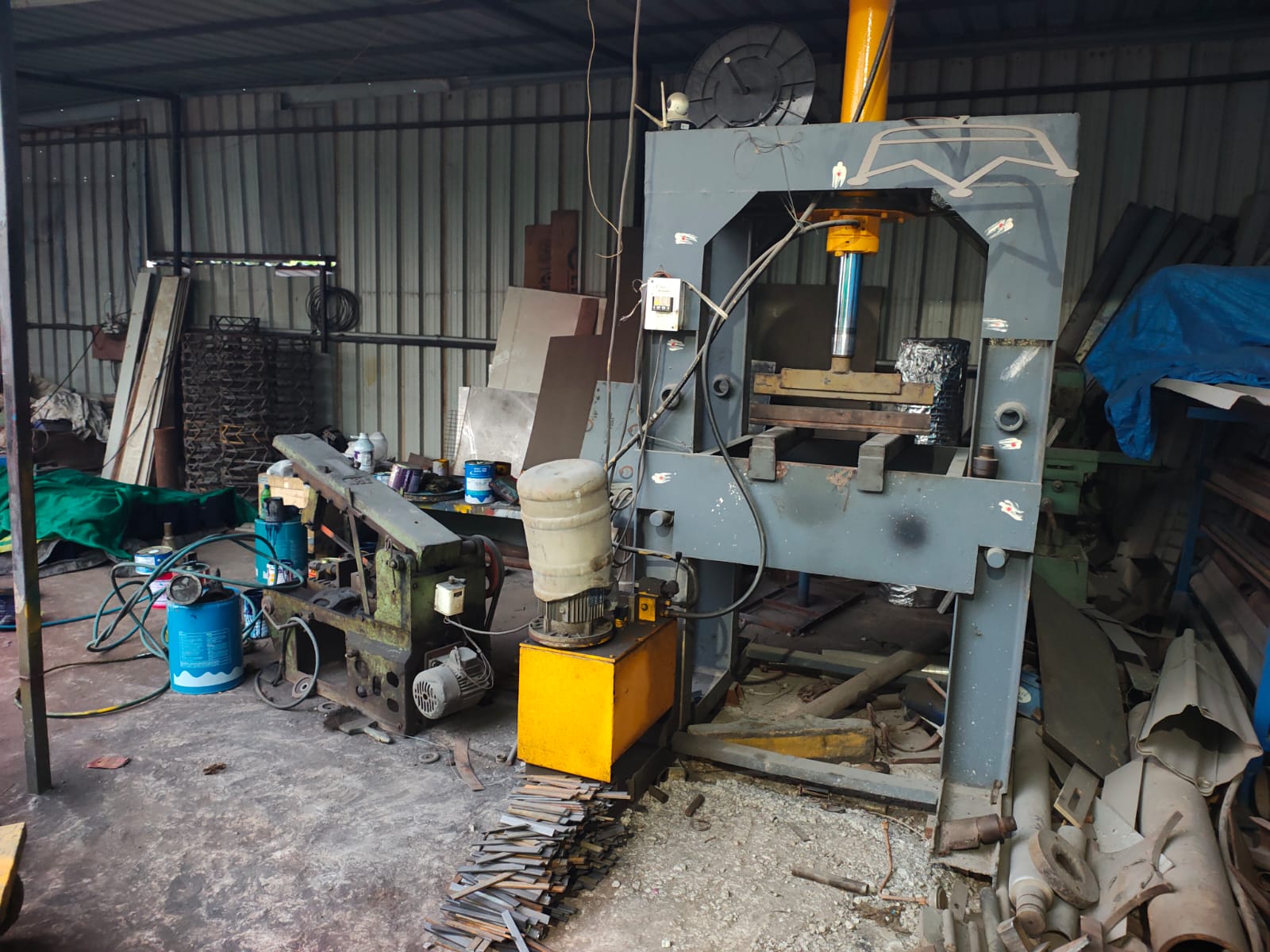 Hydraulic press and pneumatic systems at JM Engineering